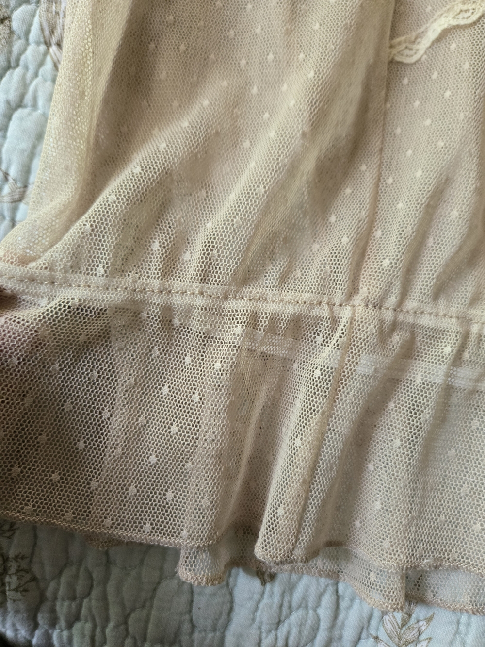 🍰 Sheer Taupe Lace-Trim Cap Sleeve Top M/L - Picture 5 of 11